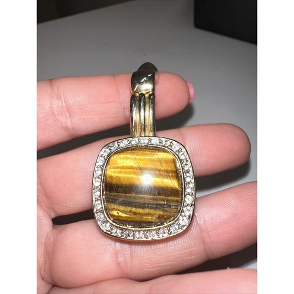 Two tone silver and gold tone Cat eye surrounded by rhinestones magnetic pendant - Picture 5 of 6